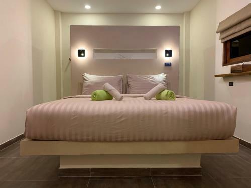 Baan Thamarchat 3 Villas 13 Bedrooms & Shala
