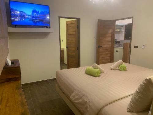 Baan Thamarchat 3 Villas 13 Bedrooms & Shala