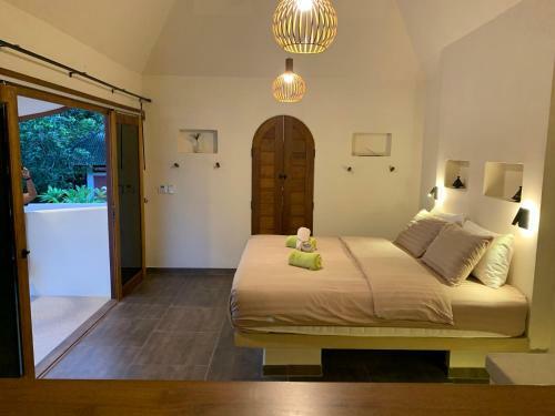 Baan Thamarchat 3 Villas 13 Bedrooms & Shala