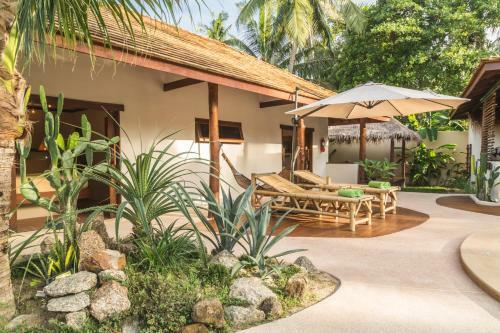 Baan Thamarchat 3 Villas 13 Bedrooms & Shala