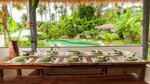 Baan Thamarchat 3 Villas 13 Bedrooms & Shala