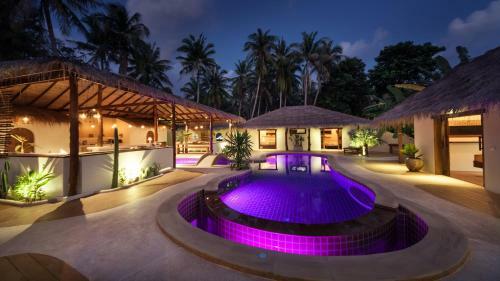Baan Thamarchat 3 Villas 13 Bedrooms & Shala