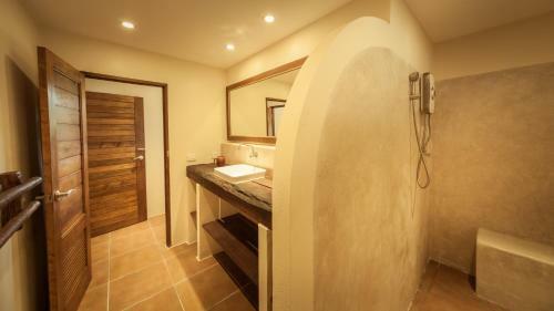Baan Thamarchat 3 Villas 13 Bedrooms & Shala