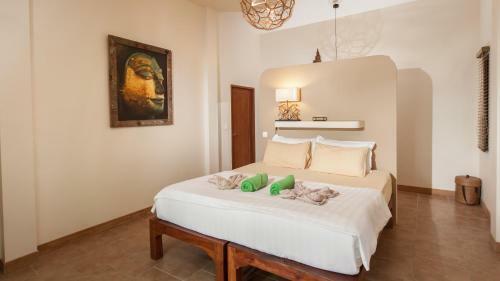 Baan Thamarchat 3 Villas 13 Bedrooms & Shala