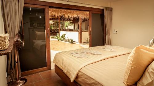 Baan Thamarchat 3 Villas 13 Bedrooms & Shala