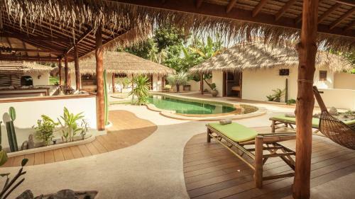 Baan Thamarchat 3 Villas 13 Bedrooms & Shala