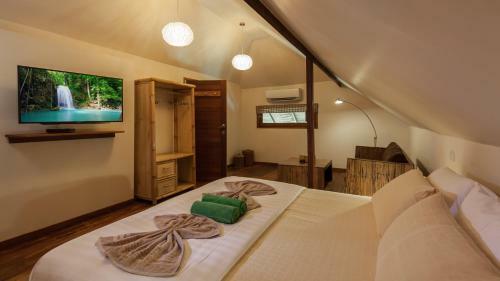 Baan Thamarchat 3 Villas 13 Bedrooms & Shala
