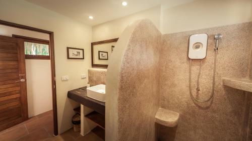 Baan Thamarchat 3 Villas 13 Bedrooms & Shala