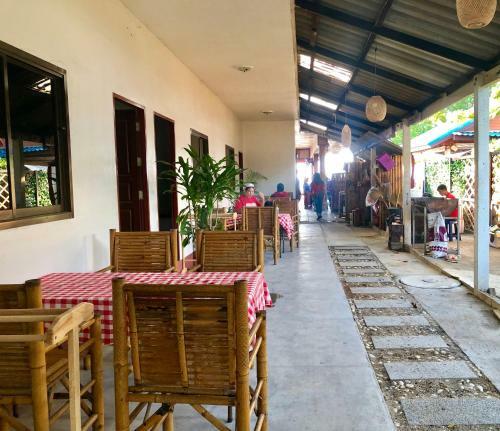 Hotel Deng's Kamala Beach Guesthouse