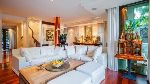Villa In The Garden, Surin Beach With Private Spa.