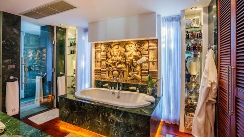 Villa In The Garden, Surin Beach With Private Spa.