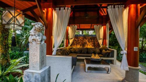Villa In The Garden, Surin Beach With Private Spa.