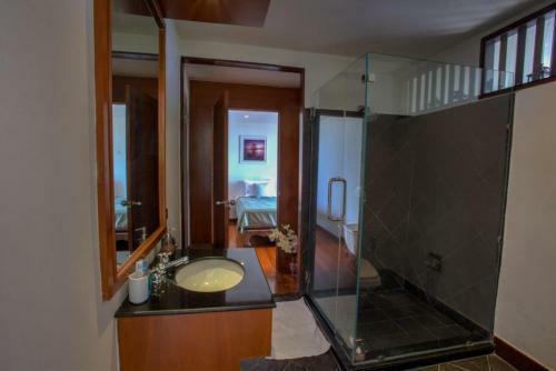 Luxury 5 Bedrooms Villa With Seaview Infinity Pool Overlooking Surin Beach