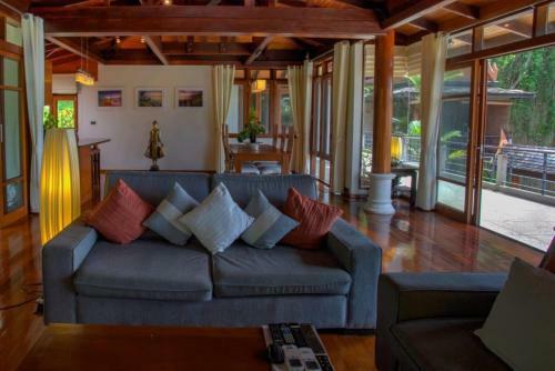 Luxury 5 Bedrooms Villa With Seaview Infinity Pool Overlooking Surin Beach
