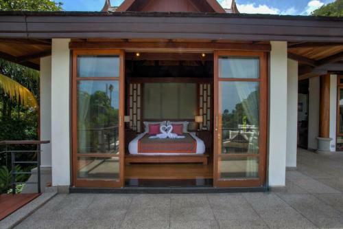 Luxury 5 Bedrooms Villa With Seaview Infinity Pool Overlooking Surin Beach