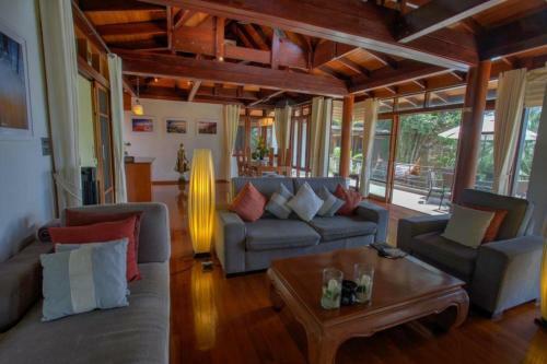 Luxury 5 Bedrooms Villa With Seaview Infinity Pool Overlooking Surin Beach