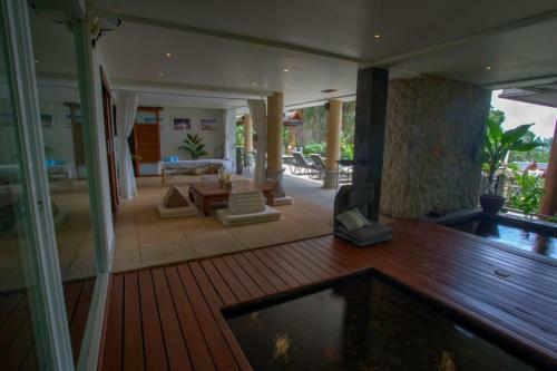 Luxury 5 Bedrooms Villa With Seaview Infinity Pool Overlooking Surin Beach