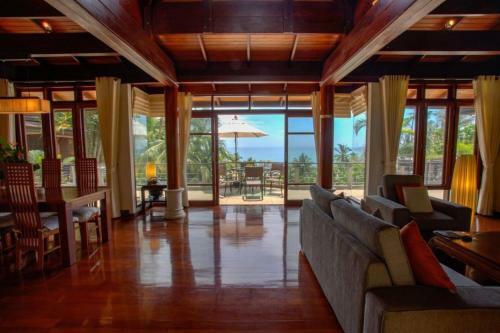 Luxury 5 Bedrooms Villa With Seaview Infinity Pool Overlooking Surin Beach