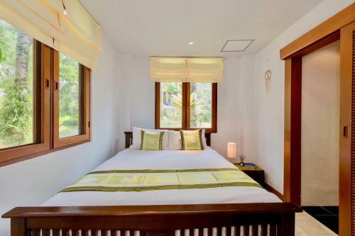 Gorgeous Thai Villa With Pool And Hilltop Seaviews