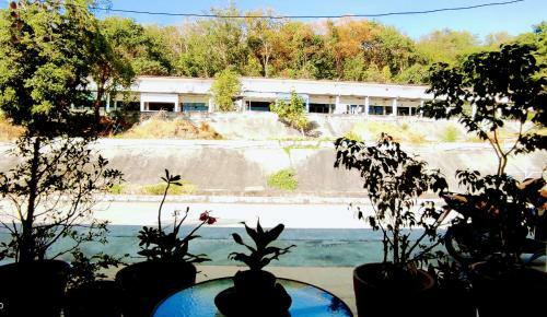Number Six House For Up To 4 Guests
