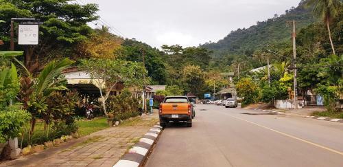 Baan Hinlad Home And Hostel