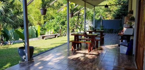 Baan Hinlad Home And Hostel