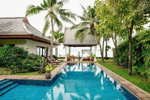 4 Bedroom Beachfront Villa Rose