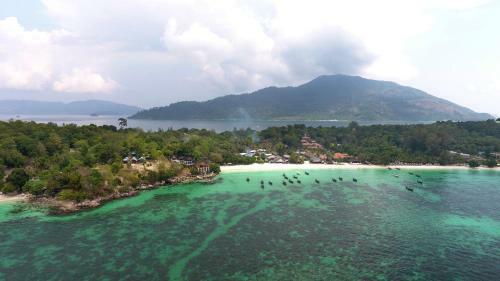 Hotel Chareena Garden - Beach Resort