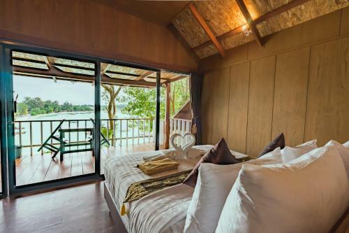 Hotel Chareena Hill Beach Resort