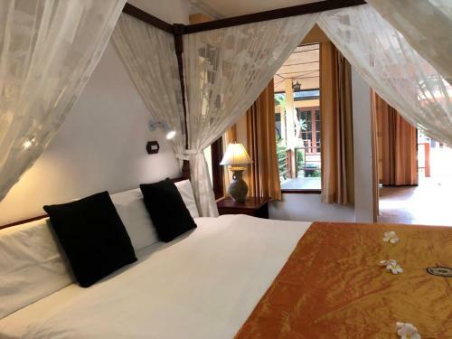 Hotel Cruiser Island Resort