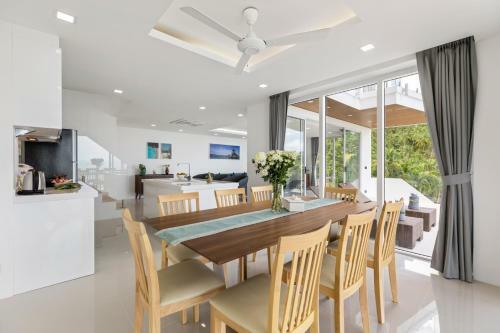Emerald Villa 3 Br Sea Views