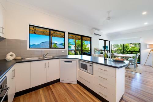 Beach House On Main- Airlie Beach