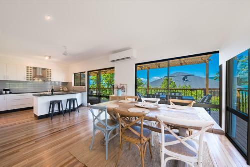Beach House On Main- Airlie Beach