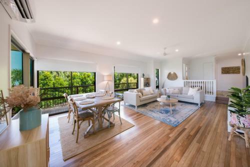 Beach House On Main- Airlie Beach