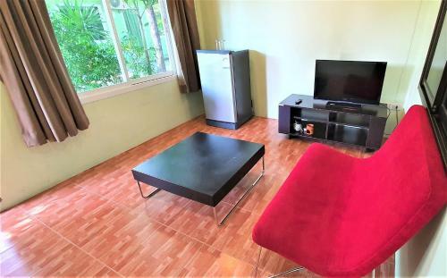 Hotel Chalong Stay Well By Palai Seafood