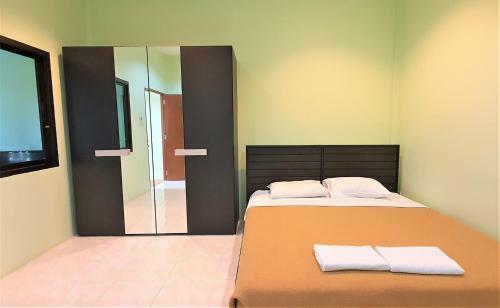 Hotel Chalong Stay Well By Palai Seafood