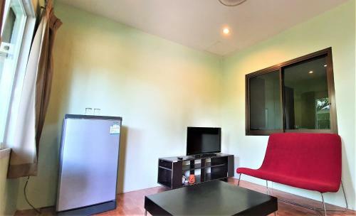 Hotel Chalong Stay Well By Palai Seafood
