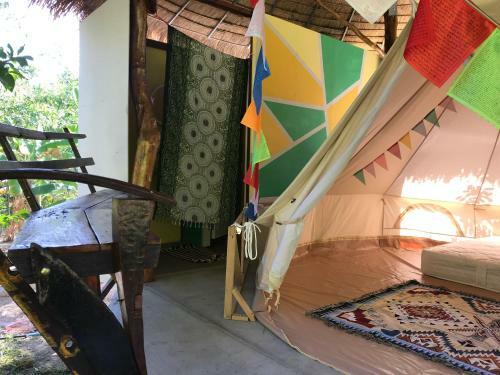 Hippy Hut Glamping Belltent
