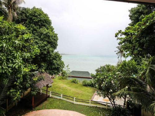 3 Bedroom Seafront Villa Island View