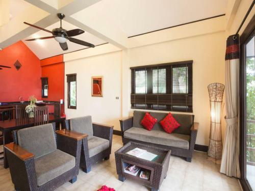 3 Bedroom Seafront Villa Island View