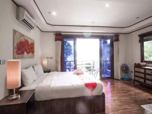 3 Bedroom Seafront Villa Island View