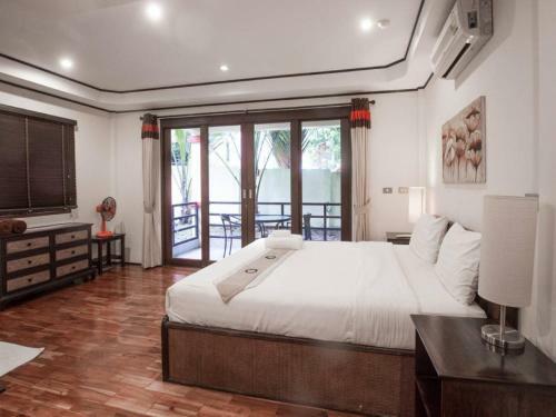 3 Bedroom Seafront Villa Island View