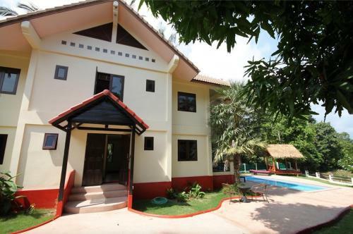 3 Bedroom Seafront Villa Island View