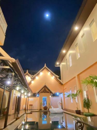 Villa Luxury Palace,beach 600m,bbq,karaoke,snooker