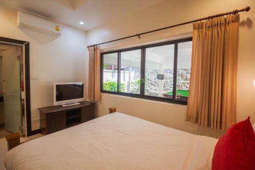 Luxury Pool Villa 4 Br 900m Beach 1.5 Km Downtown