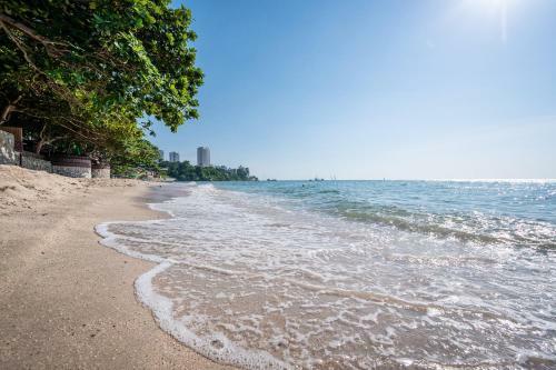 Majestic Residence Pool Villas Private Beach Pattaya