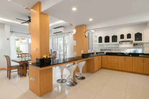 Sabai Pool Villa 12-15 Persons 6br, Sauna, Pool Table, Karaoke, Bbq