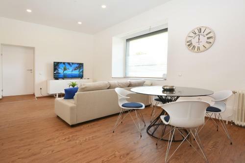 Alpenblick - Modernes Und Gro�z�giges Apartment