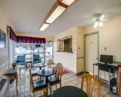 Econo Lodge East Staunton