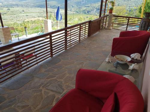 Charming 4-bed House In Pyrgetos